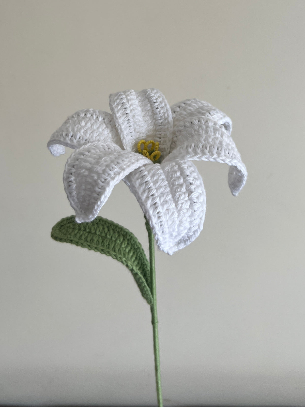 Lily (White)